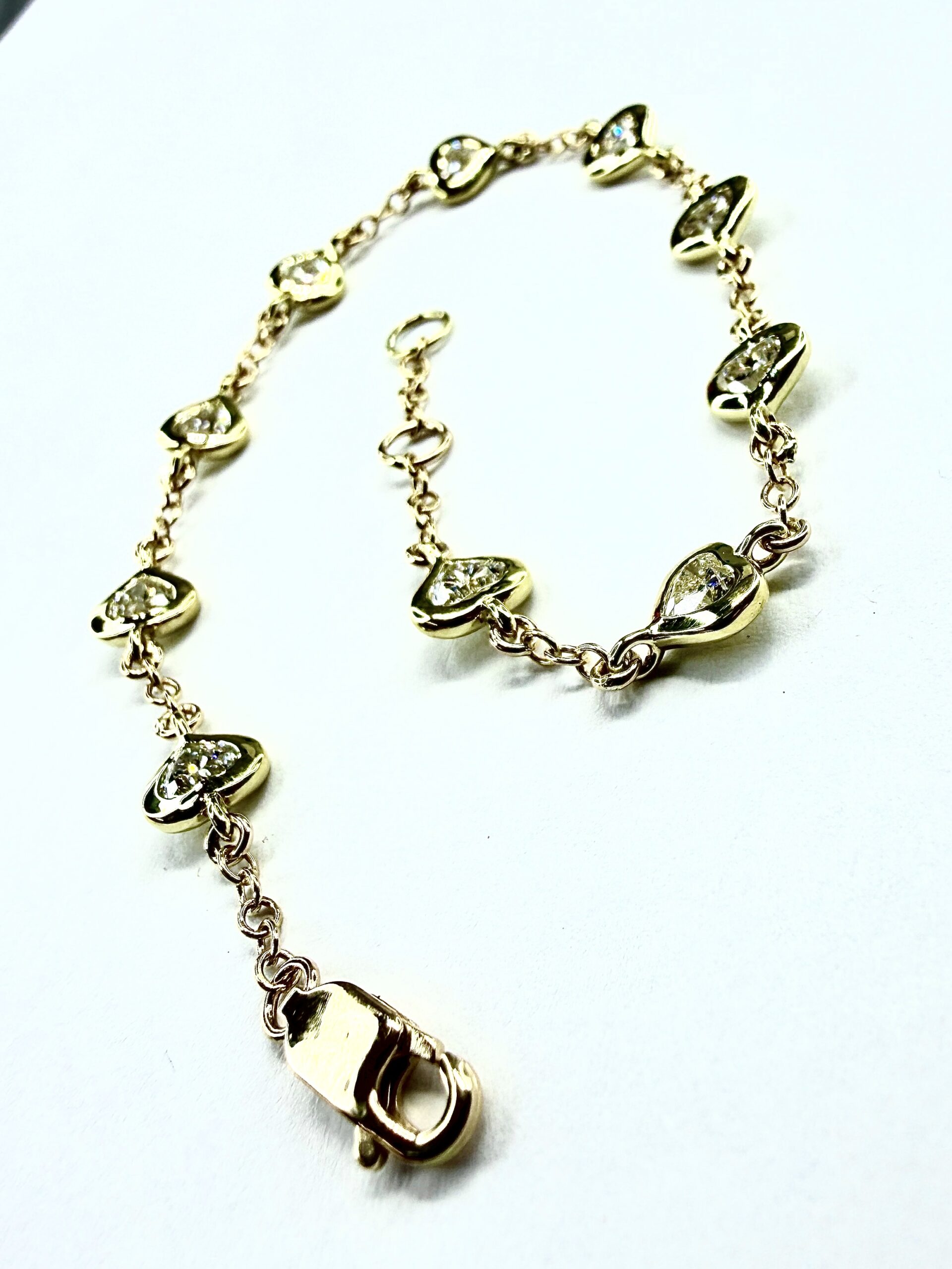 BRACELET 1075 - Heart Shaped Diamonds in 18k Yellow Gold